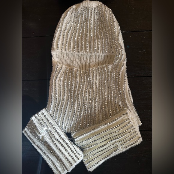 NWT RHINESTONE SKI Hat and Fingerless Gloves SET
Balaclava Hat & gloves Ivory - Picture 4 of 6